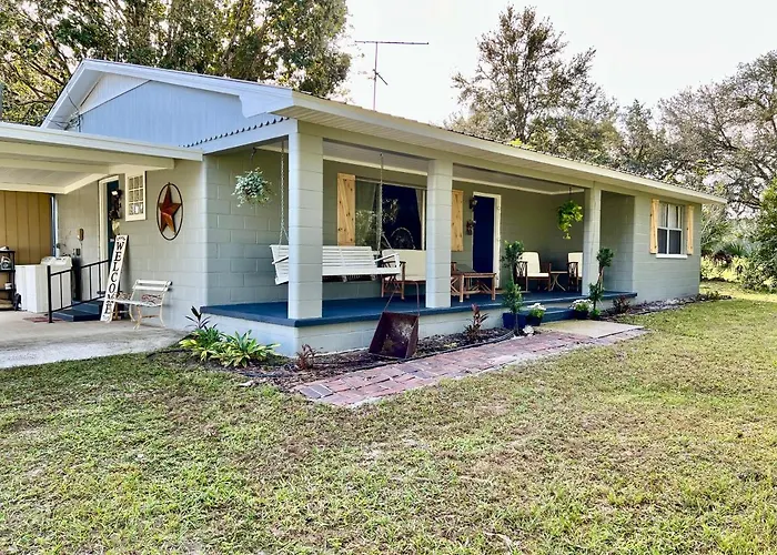 Quiet Farmhouse In The Country Close To Major Theme Parks